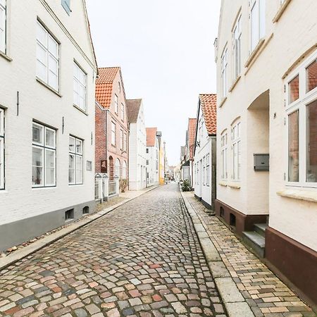 Apartmenthaus Theodor Storm - Unter Sternen Husum  Exterior foto